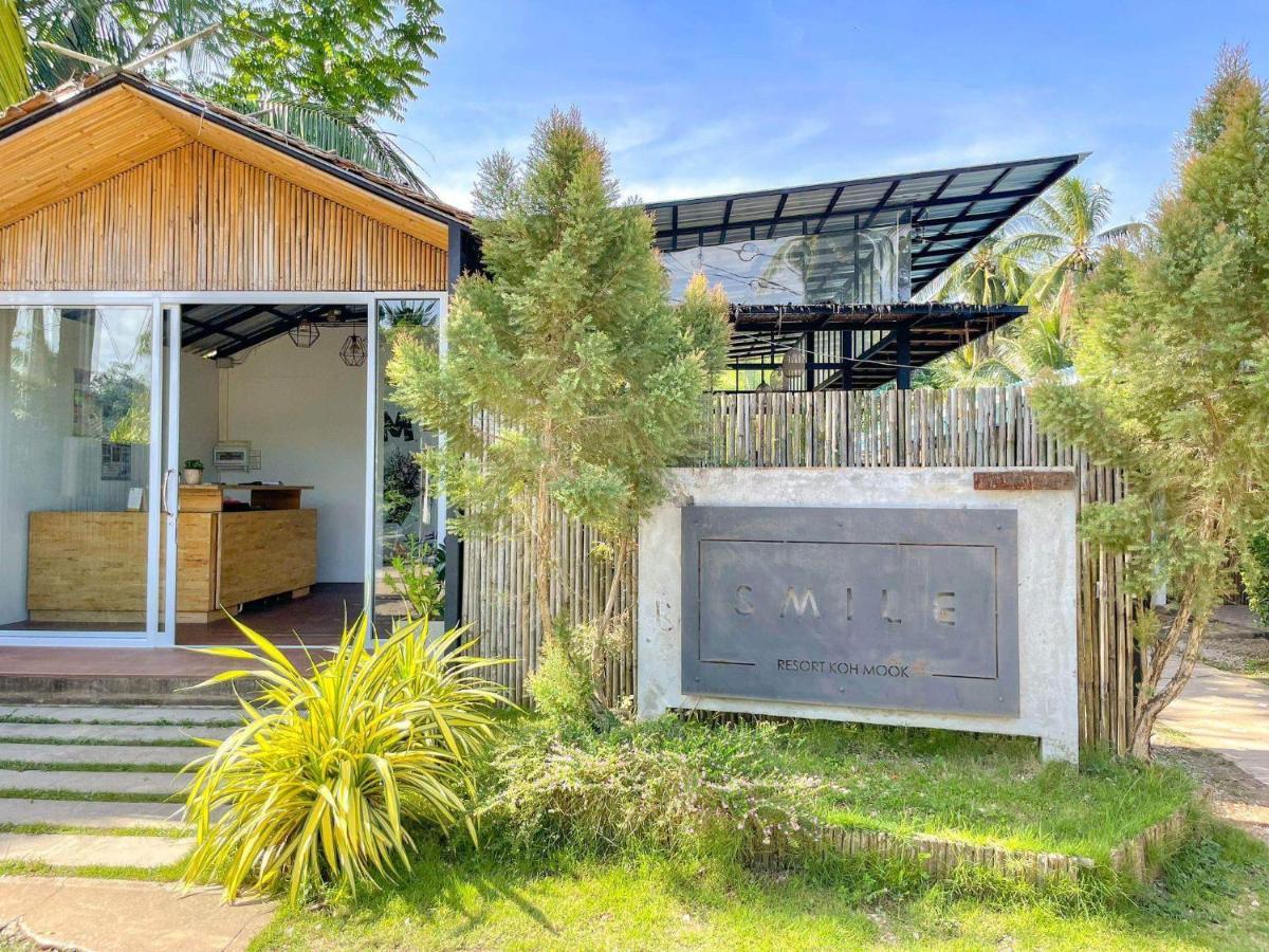 Smile Resort Ко Моок Екстериор снимка